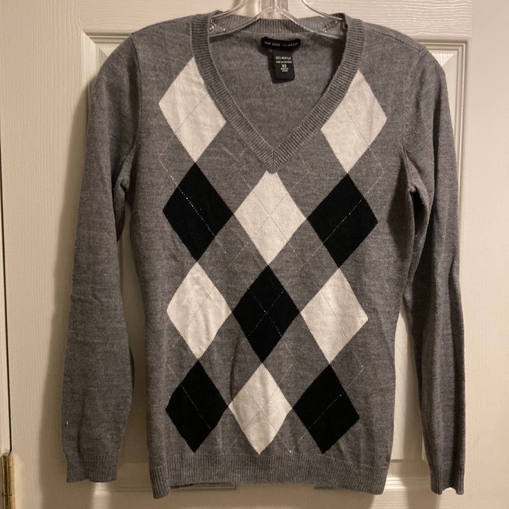 New York and Company Women’s Argyle V-neck Sweater (size XS)